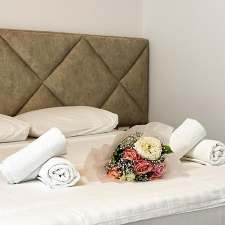 Hotel Andrea Sarandë Buitenkant foto