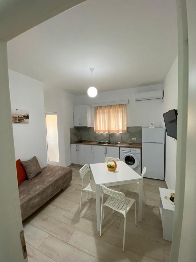 Hotel Andrea Sarandë Buitenkant foto