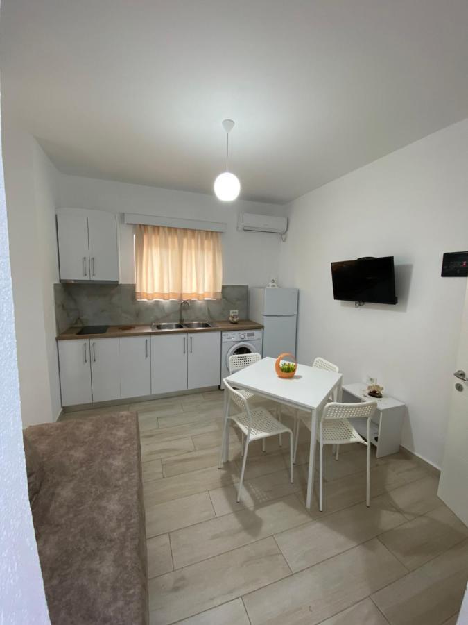 Hotel Andrea Sarandë Buitenkant foto