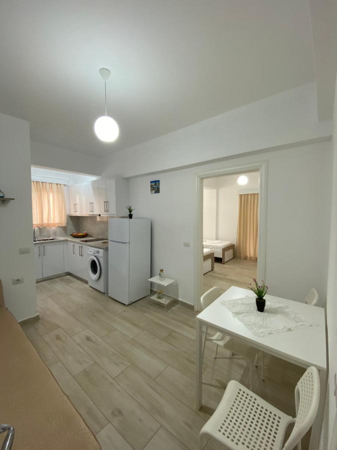 Hotel Andrea Sarandë Buitenkant foto