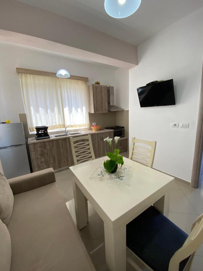 Hotel Andrea Sarandë Buitenkant foto