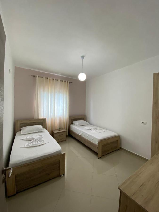 Hotel Andrea Sarandë Buitenkant foto
