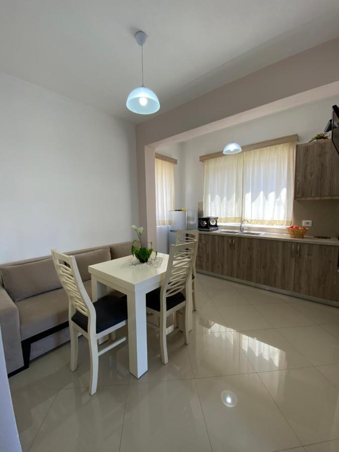 Hotel Andrea Sarandë Buitenkant foto