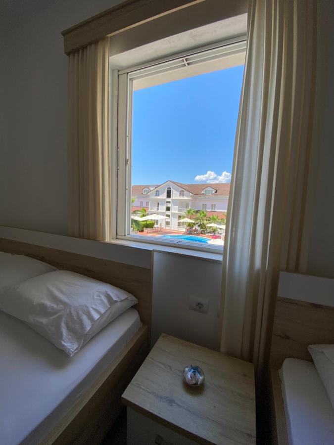 Hotel Andrea Sarandë Buitenkant foto