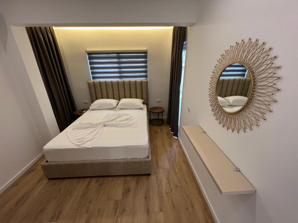Hotel Andrea Sarandë Buitenkant foto