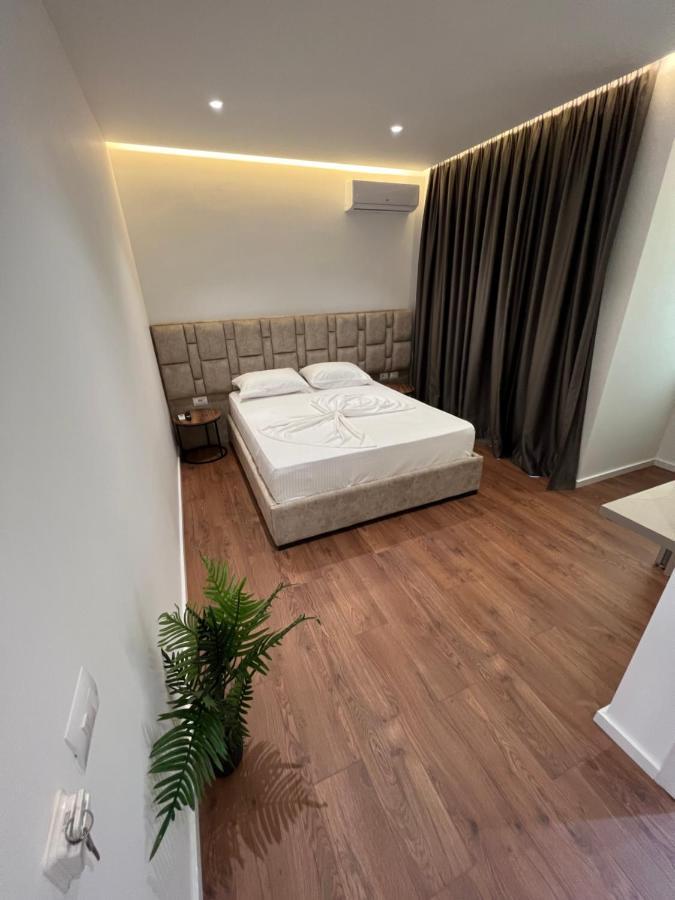 Hotel Andrea Sarandë Buitenkant foto