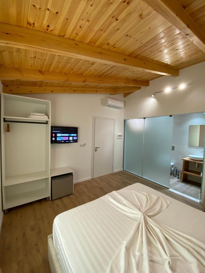 Hotel Andrea Sarandë Buitenkant foto
