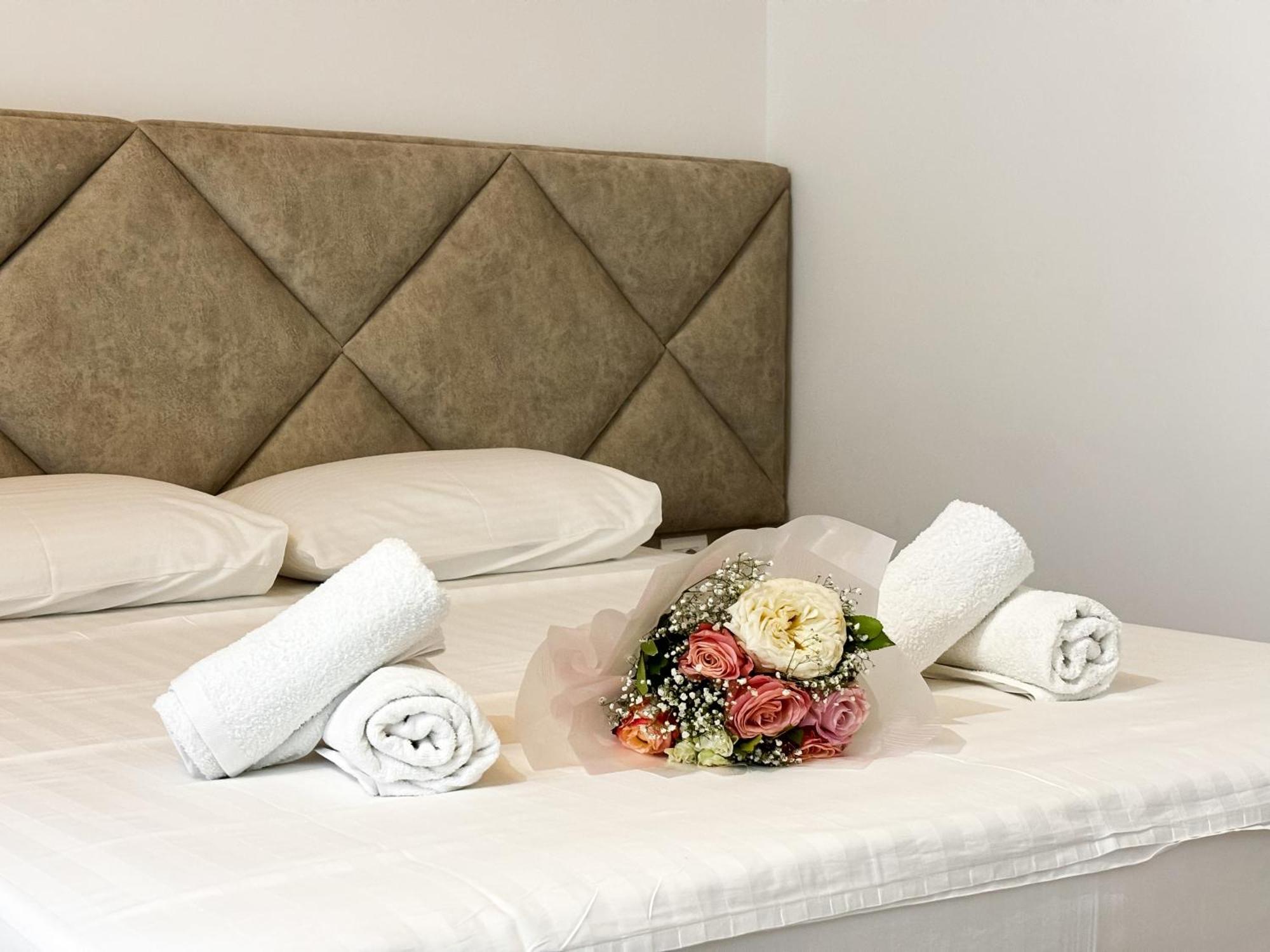 Hotel Andrea Sarandë Buitenkant foto