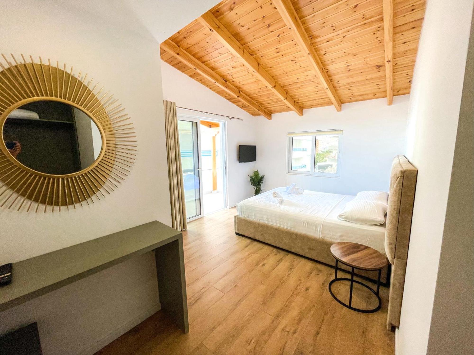 Hotel Andrea Sarandë Buitenkant foto